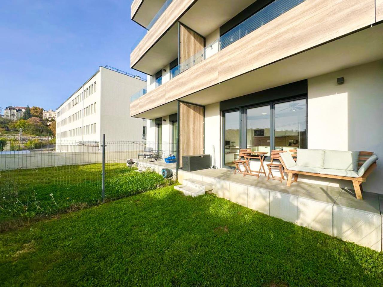 Vila Vinice プラハ エクステリア 写真